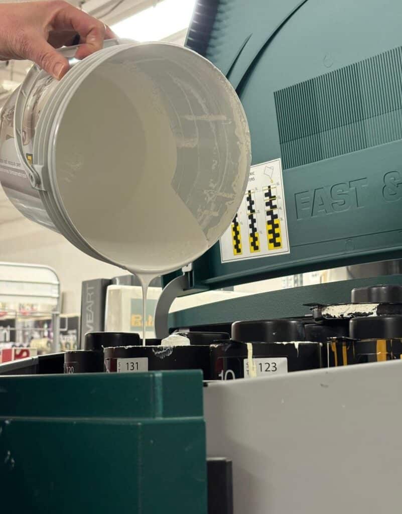 Tintometro per miscelare vernici